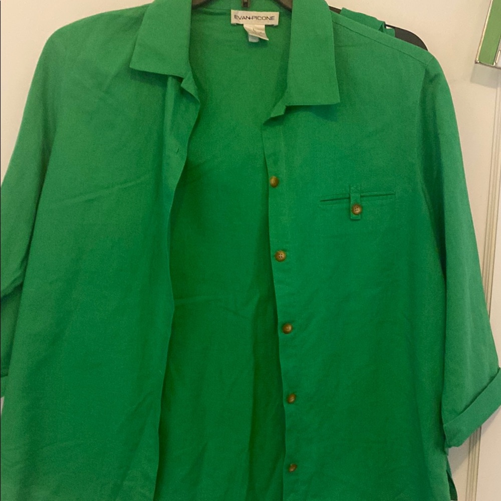 Two piece Evan Picone Green Button-Up Shirt. Size L
